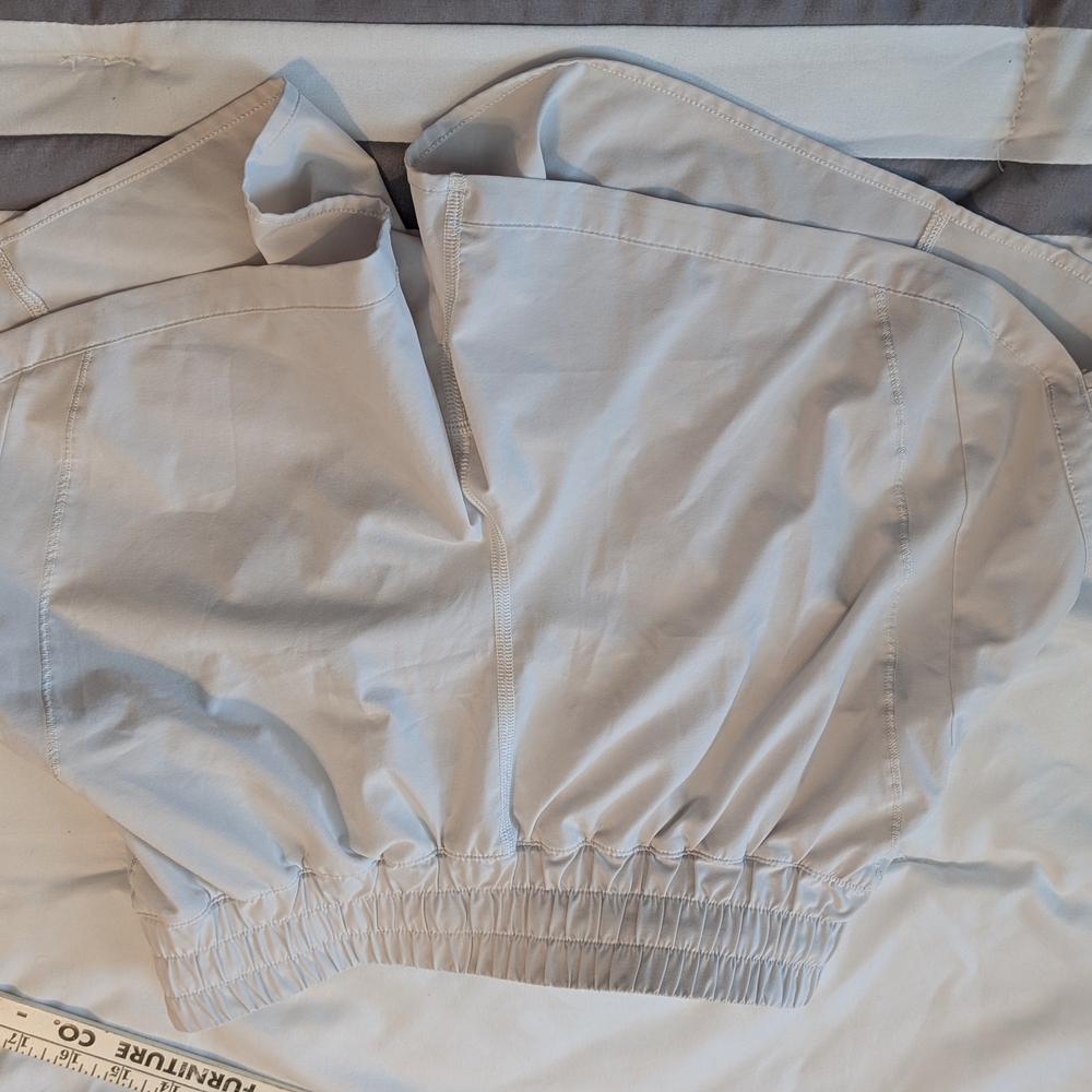 lululemon Women’s Light Gray Athletic Shorts Built-In Brief Drawstring Waist